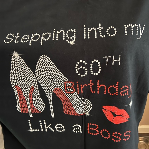 Fruit of the Loom Black Tee with Red and White Design - Picture 2 of 3